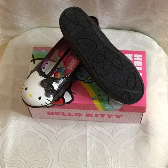 Hello Kitty Girl Shoes - Picture 2 of 4